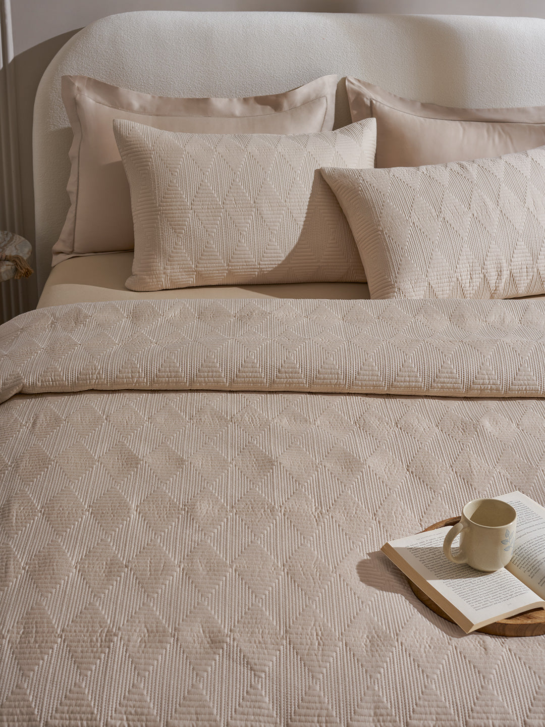 TRESTLE-BISCUIT DOUBLE QUILTED BED SPREAD