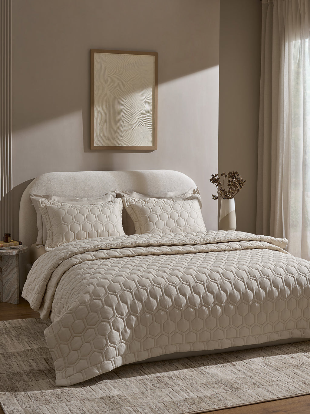 HIVE-LINEN DOUBLE QUILTED BED SPREAD
