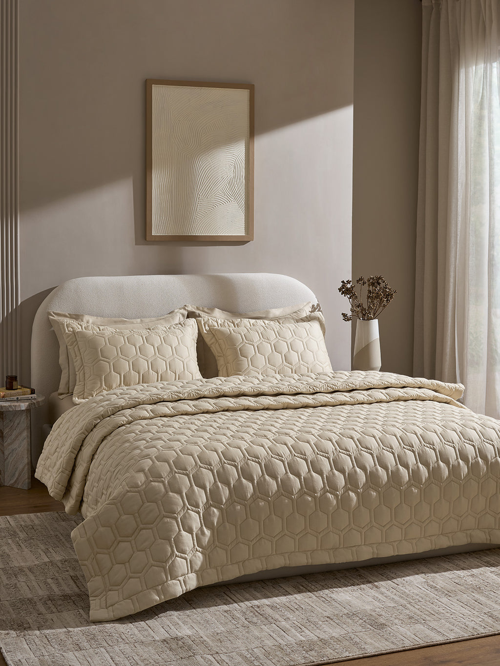 HIVE-WHITE SAND  DOUBLE QUILTED BED SPREAD
