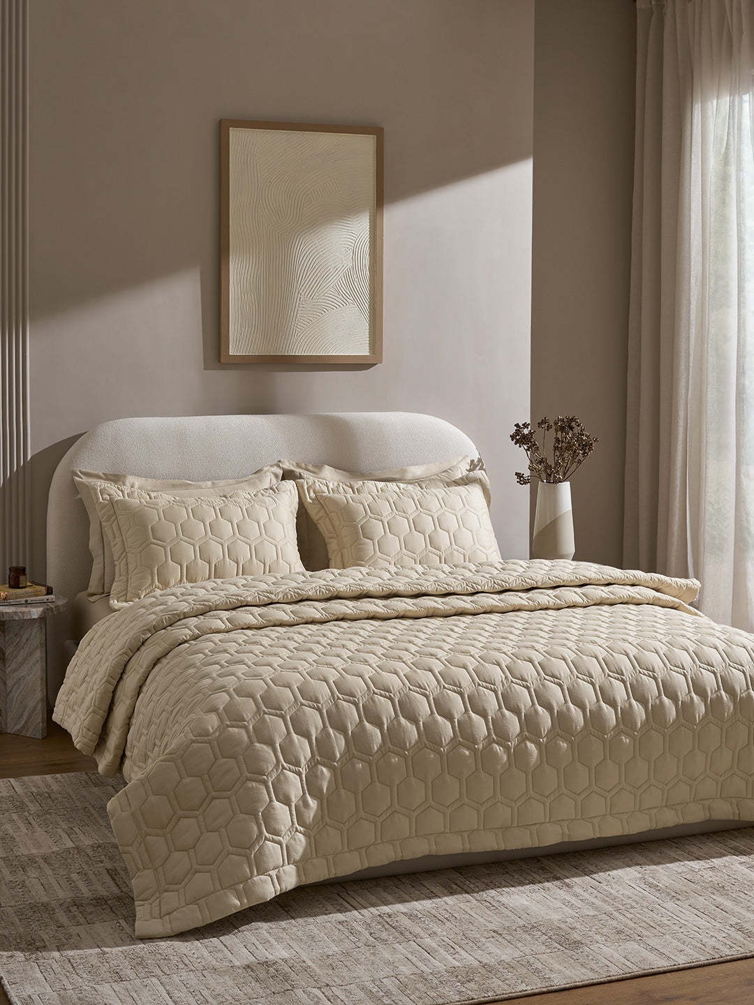 HIVE-WHITE SAND  DOUBLE QUILTED BED SPREAD