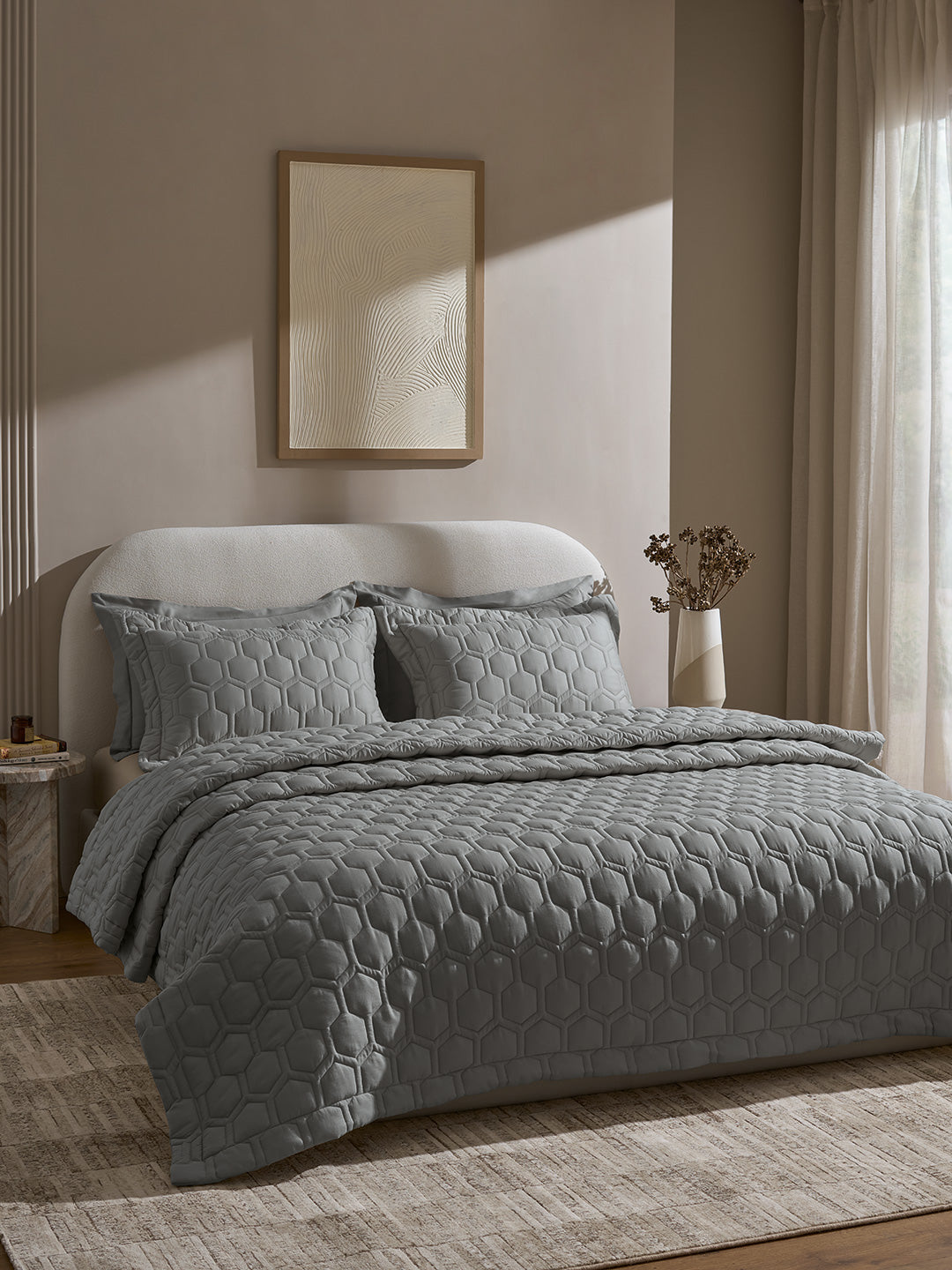 HIVE-GRIFFIN DOUBLE QUILTED BED SPREAD