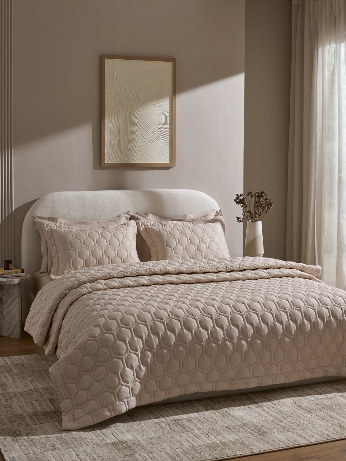 HIVE-BISCUIT DOUBLE QUILTED BED SPREAD