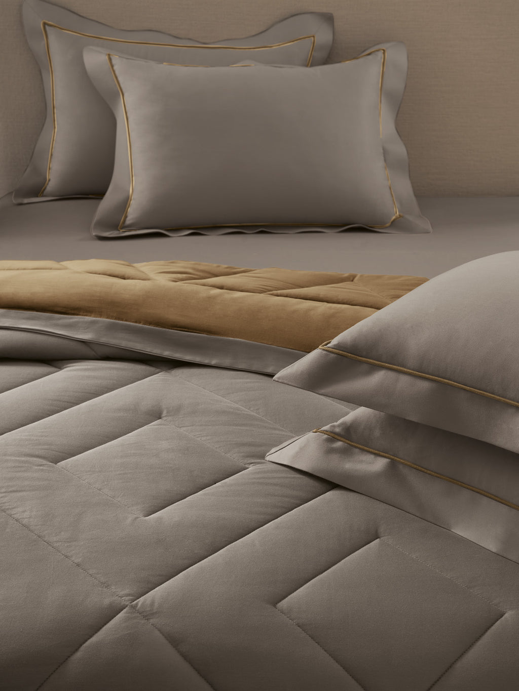 CALISSON-SOUTHERN VINE -  MUSTARD REVERSIBLE DOUBLE COMFORTER BEDDING SET