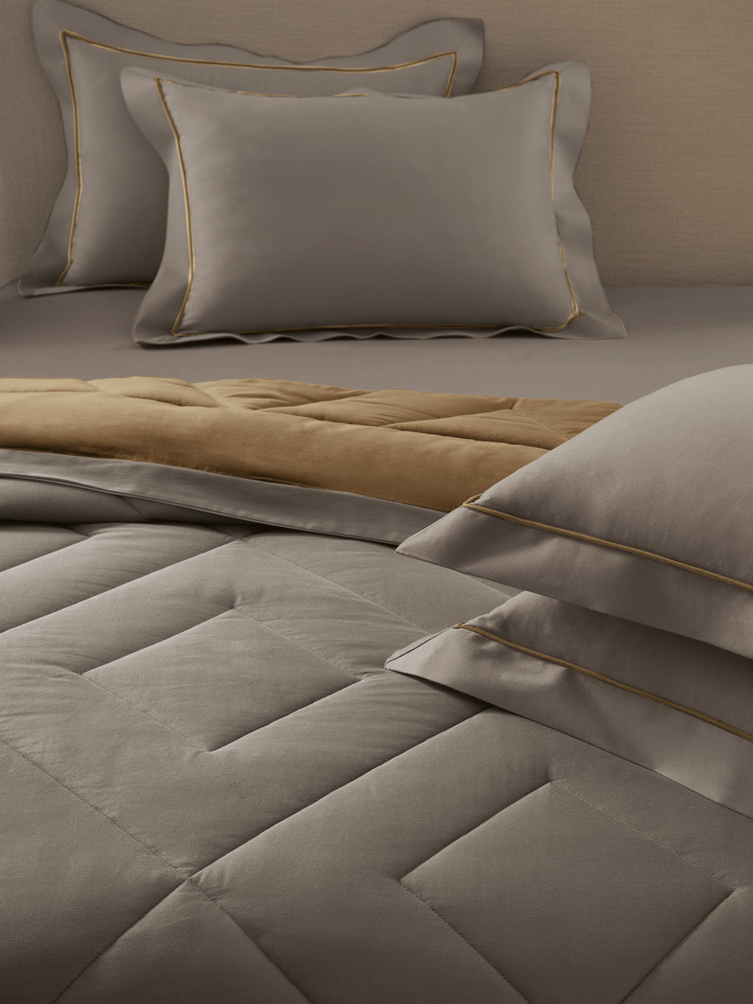 CALISSON-SOUTHERN VINE -  MUSTARD REVERSIBLE DOUBLE COMFORTER BEDDING SET